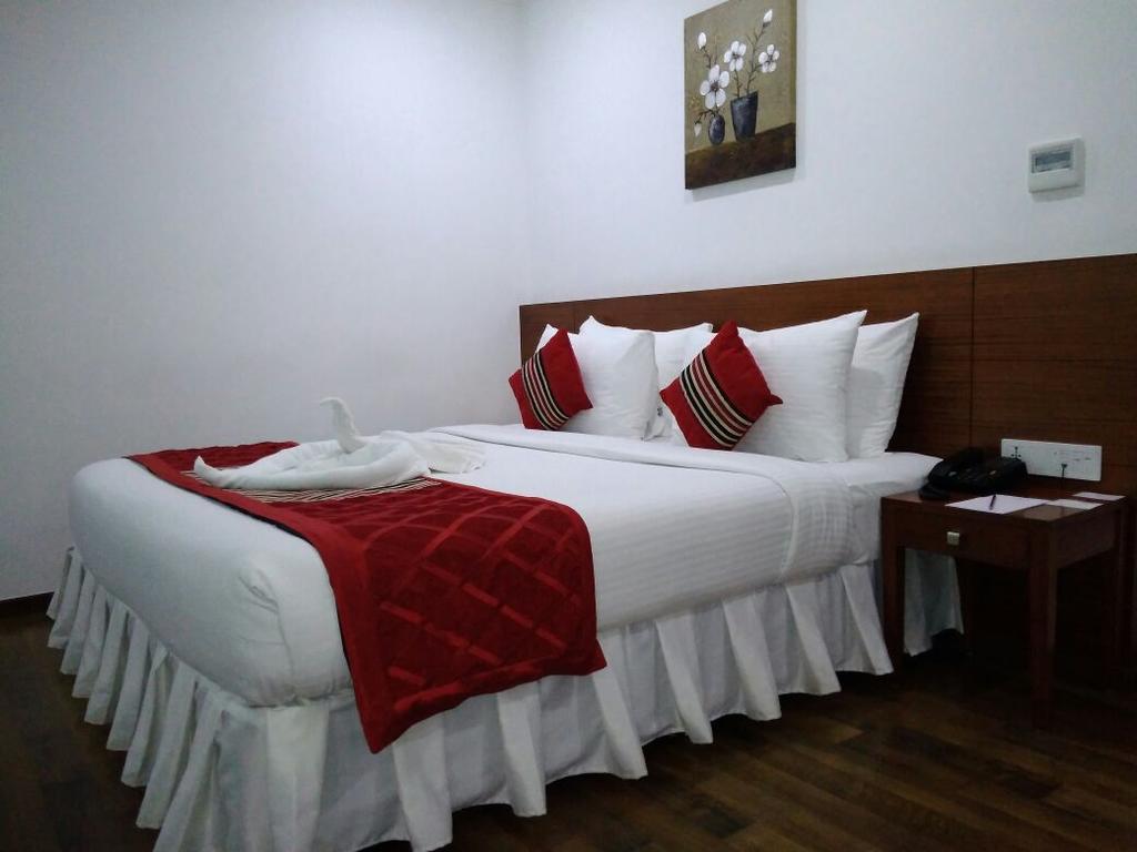 The Royal Comfort Bangalore Exterior foto